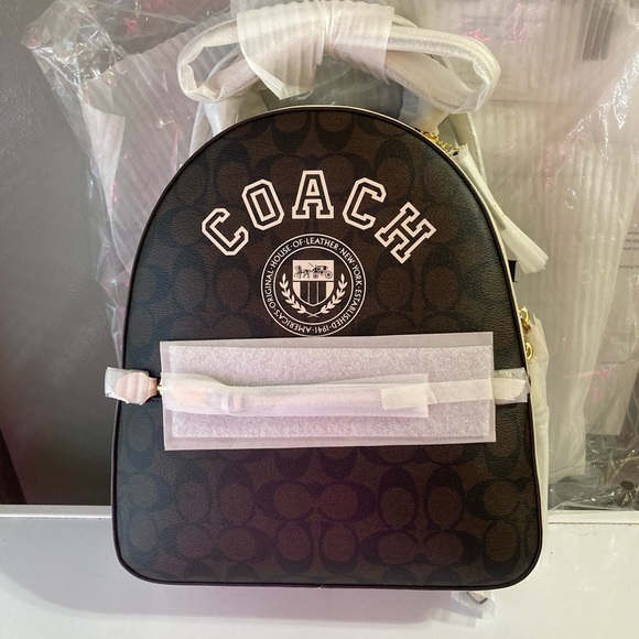 🔥Coach Jordyn Backpack In Signature Canvas With Varsity Motif - Picture 2 of 11